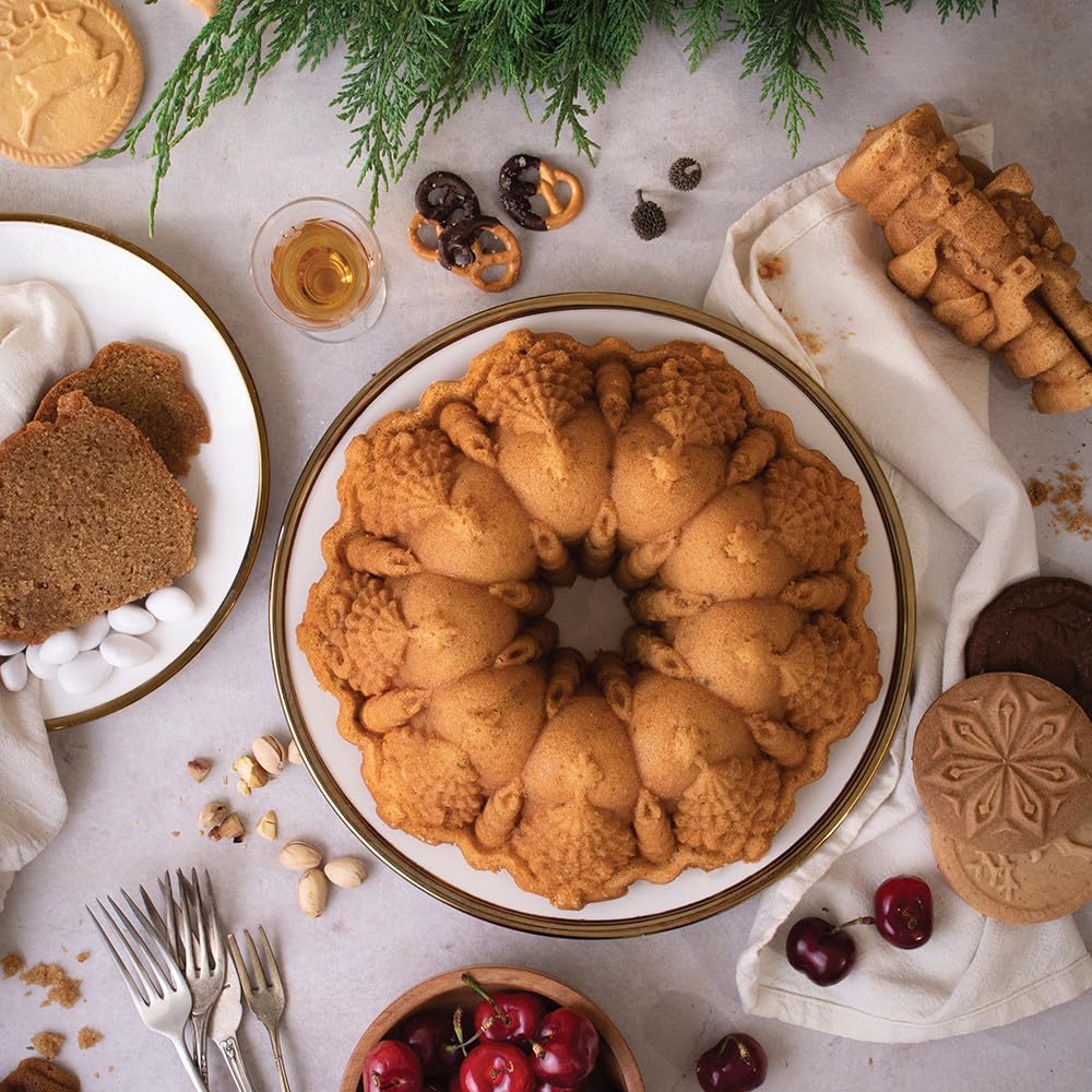 ★ラスト★ベリーメリーバンドパン　NORDIC WARE ノルディックウェア Amazon.com: Nordic Ware Verry Merry Bundt: Home & Kitchen